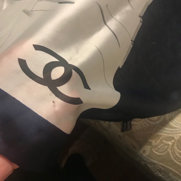 Scarf - Picture 2 of 3